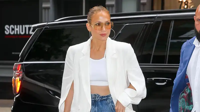 Jennifer Lopez closes out her Hamptons days with a cutout blazer and $20,000 Birkin bag.