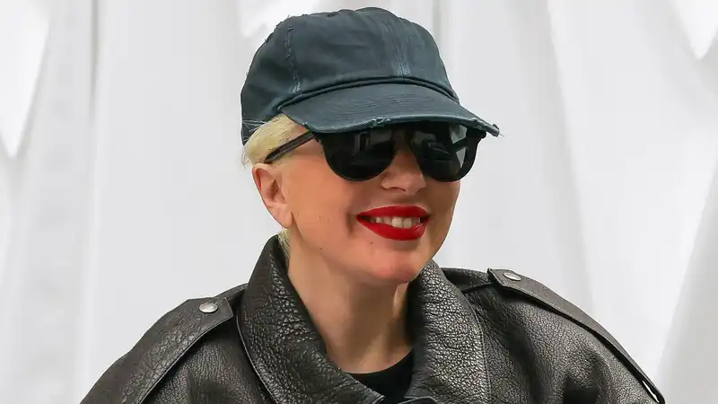 Lady Gaga Tries the Dud Hat Trend in Paris