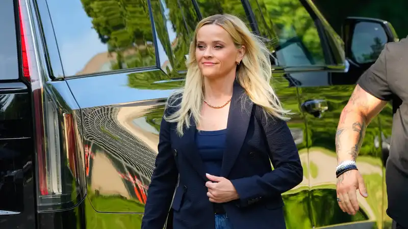 Reese Witherspoon, ahead of the wide denim trend for Fall 2024.