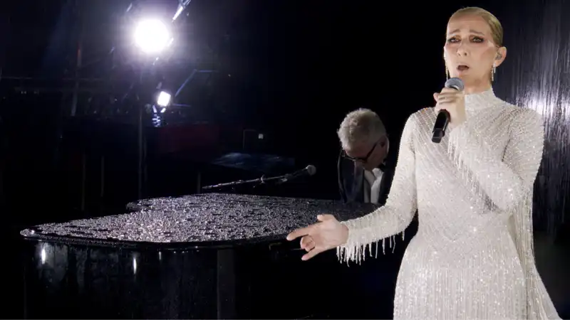 Celine Dion takes video instead of selfies with fans.