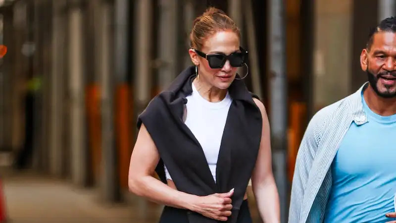 Jennifer Lopez dresses up her off-duty sweatpants with a $5,500 Bottega Veneta bag.