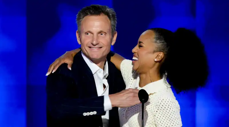 Kerry Washington reunites with “Scandal” co-star Tony Goldwyn on the DNC stage.