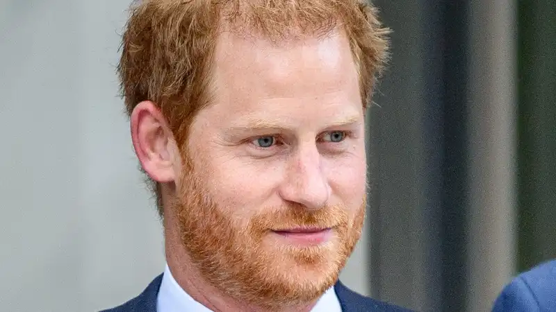 Sources claim Prince Harry is seeking advice from friends on how to repair his relationship with his father.