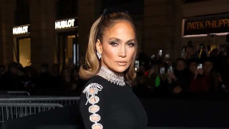 Jennifer Lopez Says It Was Summer in First Post-Divorce Post with Ben Affleck