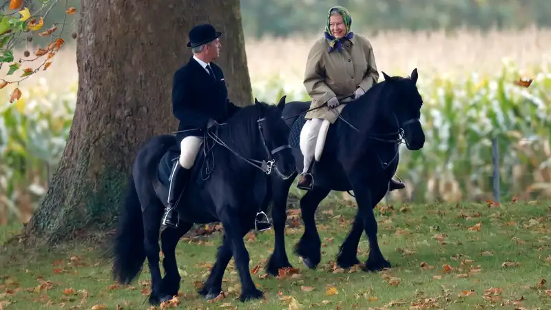 Until the ailing Queen Elizabeth amusingly admonishes her groom after his last pony ride.