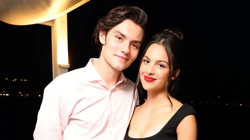 Olivia Rodrigo and Louis Partridge started dating at the Venice International Film Festival.