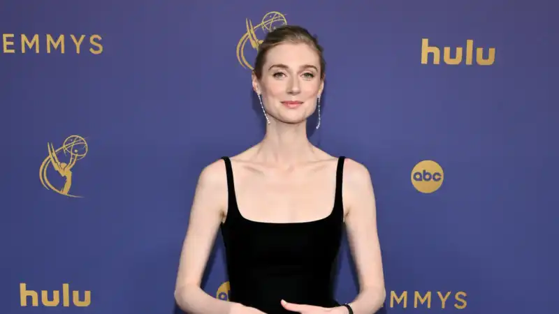 Elizabeth Debicki's glamorous Emmy Awards makeup is Princess Diana-esque