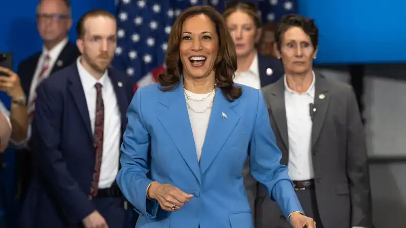 All outfits worn by Kamala Harris on the campaign trail (so far)