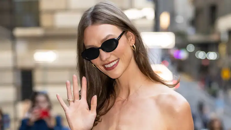 Karlie Kloss Endorses Plaid for Matching Set Trend