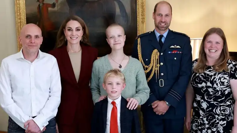 Kate Middleton meets a young photographer battling cancer for the first time since completing chemotherapy