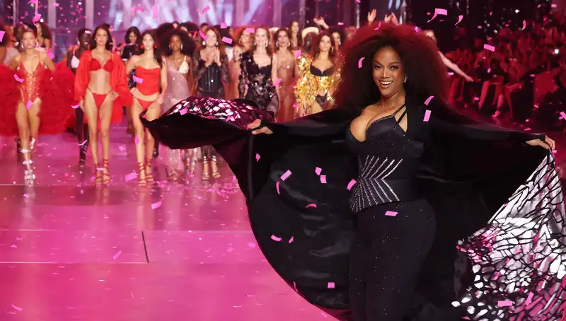 Victoria's Secret Fashion Show Says Middle Age is Sexy