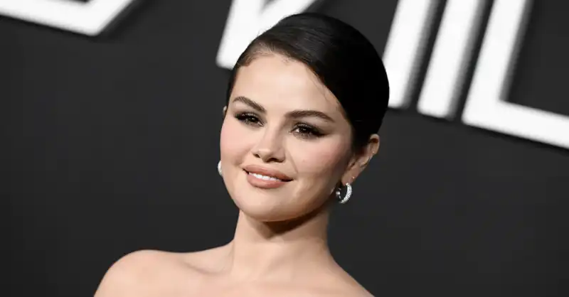 Selena Gomez adds an unexpected accessory to her little black dress at the Los Angeles premiere of “Emilia Perez.