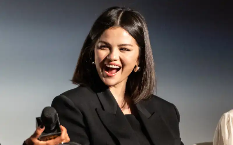 Selena Gomez shows off her surprise lob haircut with chunky gold earrings and Girl Boss blazer