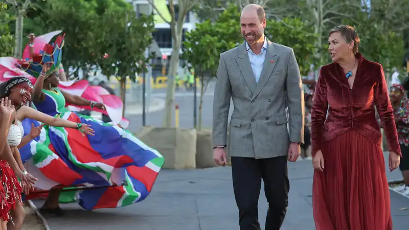 Prince William attends the Earthshot Awards ceremony in a vintage blazer found at a vintage store.