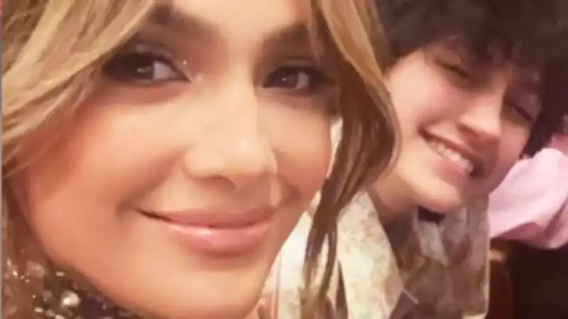 Jennifer Lopez secretly took her child Emme to the "Evil" premiere