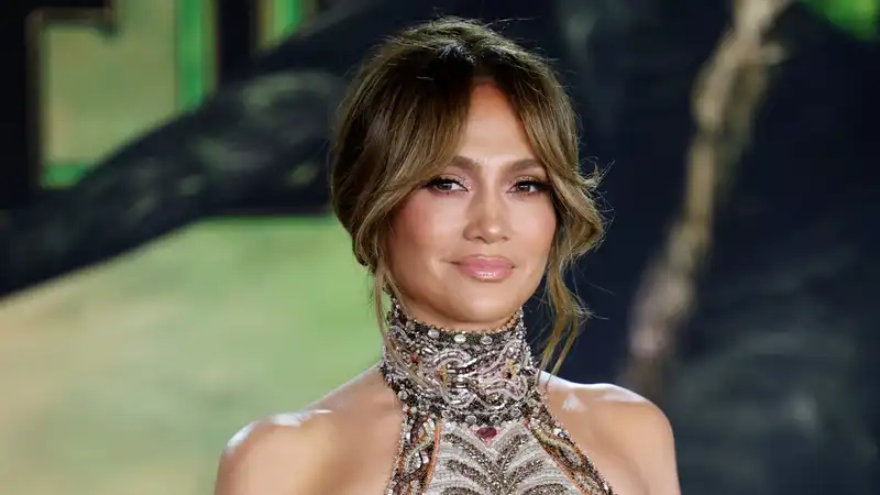 Jennifer Lopez's current favorite winter nail trend is "very Y2K