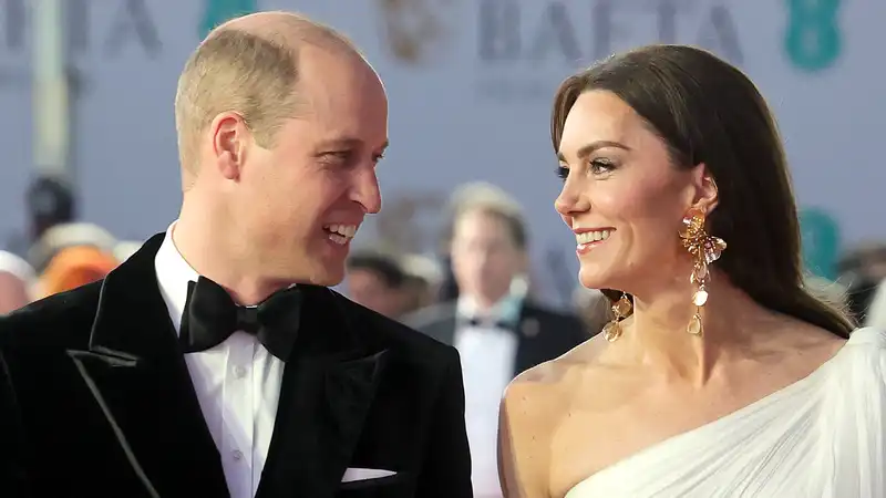 The "undeniably sexy" secret romance of Princess Kate and Prince William seems to be "aging backwards