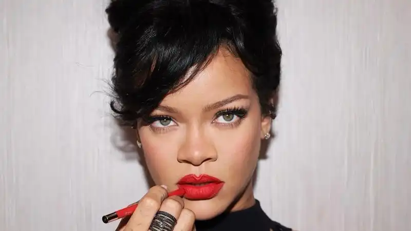 Rihanna reveals her dependable red lipstick combo in retro beehive up