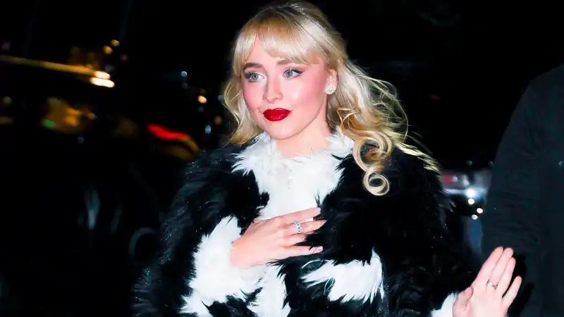 Sabrina Carpenter has her Christmas in the trend of vintage Chanel faux fur and luxury holiday shoes