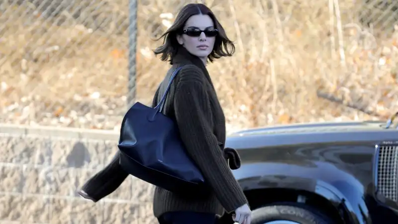 Kendall Jenner kicks off a cozy girl's winter with Ugg boots, leggings, and a Row4,300 tote bag from The Row