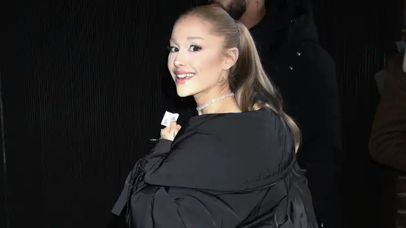 Ariana Grande Signs autograph with huge sleeping bag coat