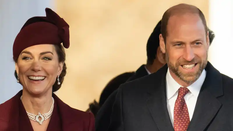 Master the iconic dressing in a maroon coat and Queen Elizabeth's pearls meaningful for a visit to the Country of Qatar