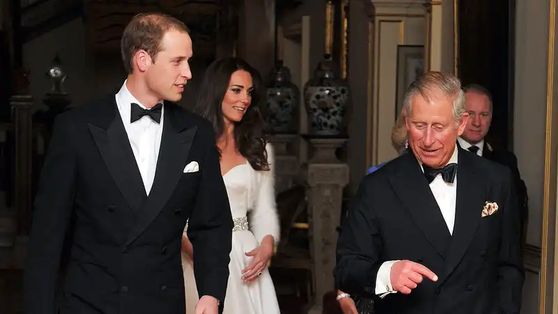 Prince Charles warned Prince William not to make the same marriage mistakes he made, royal expert says