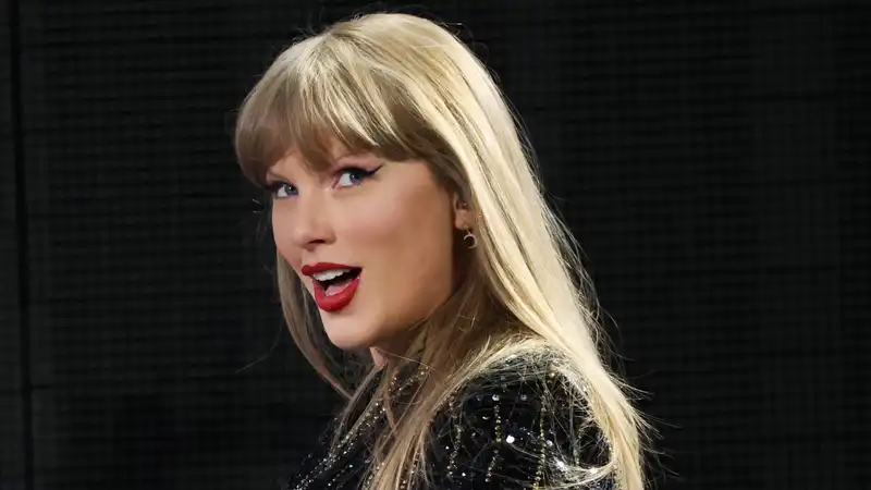 Taylor Swift's favorite, Pat McGrath's red lipstick, is finally back in stock.