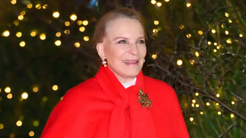 Princess Michael of Kent breaks both wrists in a “scary fall” before attending King Charles' pre-Christmas lunch.