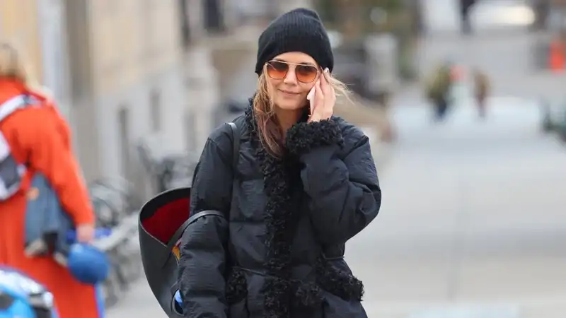 Katie Holmes' shearling-lined ski jacket is the little black dress of her winter coat collection