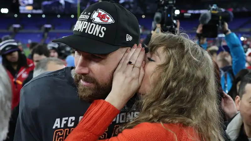 Why Swifites Are Confident Taylor Swift Will Appear on the Kelce Brothers Podcast in January