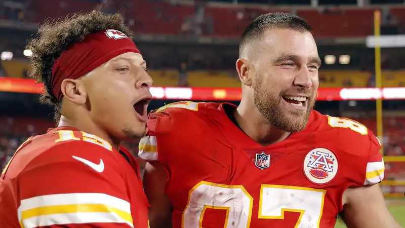 Patrick Mahomes jokes that he wants to give Travis Kells acting lessons for Christmas.